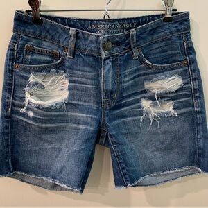 American Eagle Frayed Distressed Denim Mid Rise Shorts Jeans 6" inseam Mom short